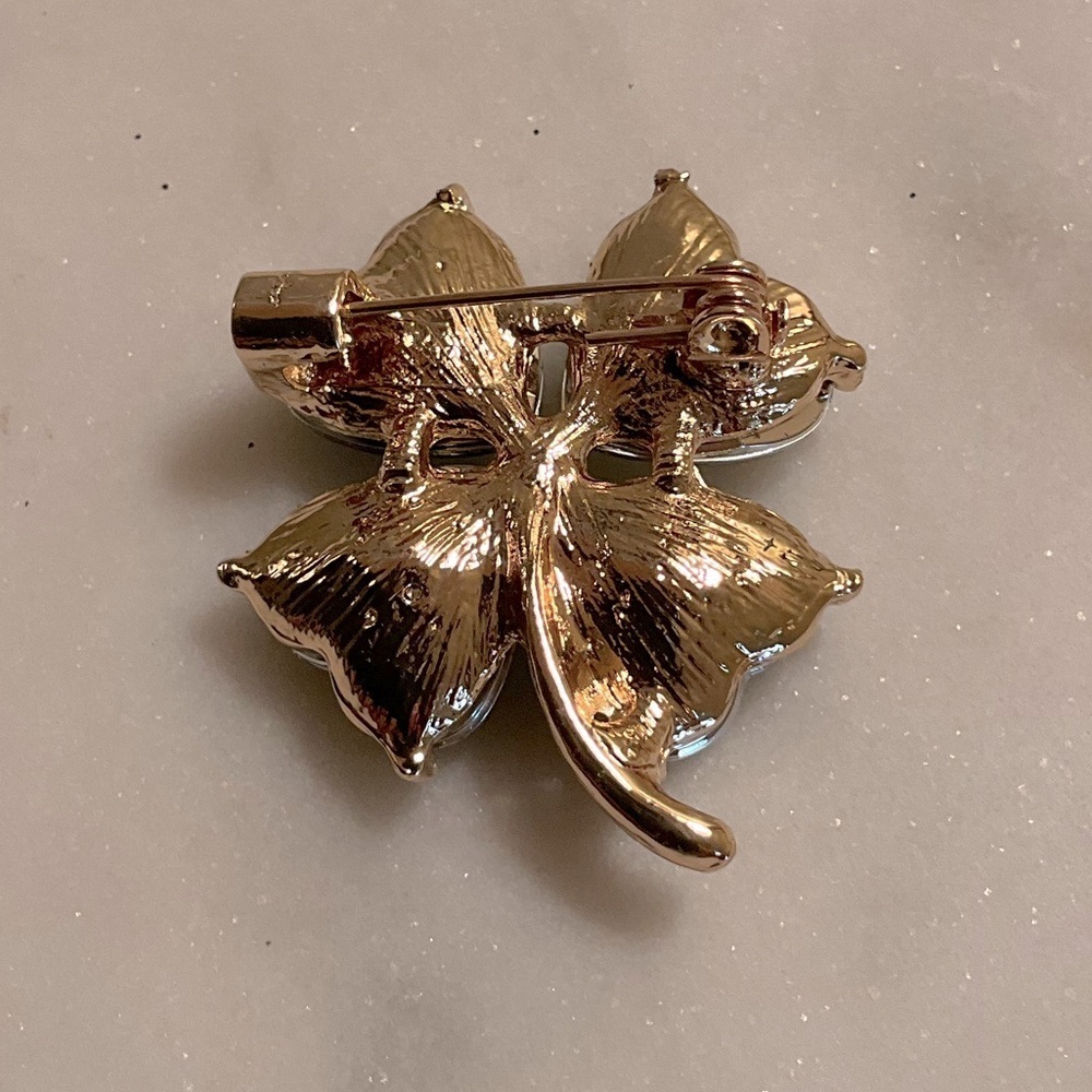 St. Patrick’s Day Clover Broach Pin - Picture 3 of 3